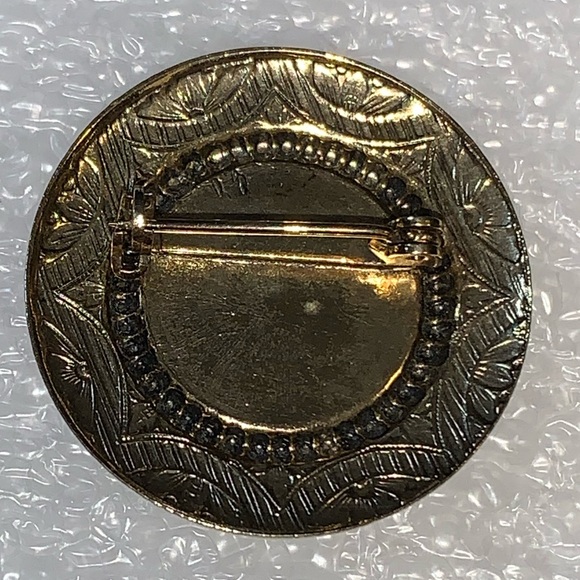 Floral Cabochon in Gold Tone Circle Brooch/Pin - Picture 4 of 8